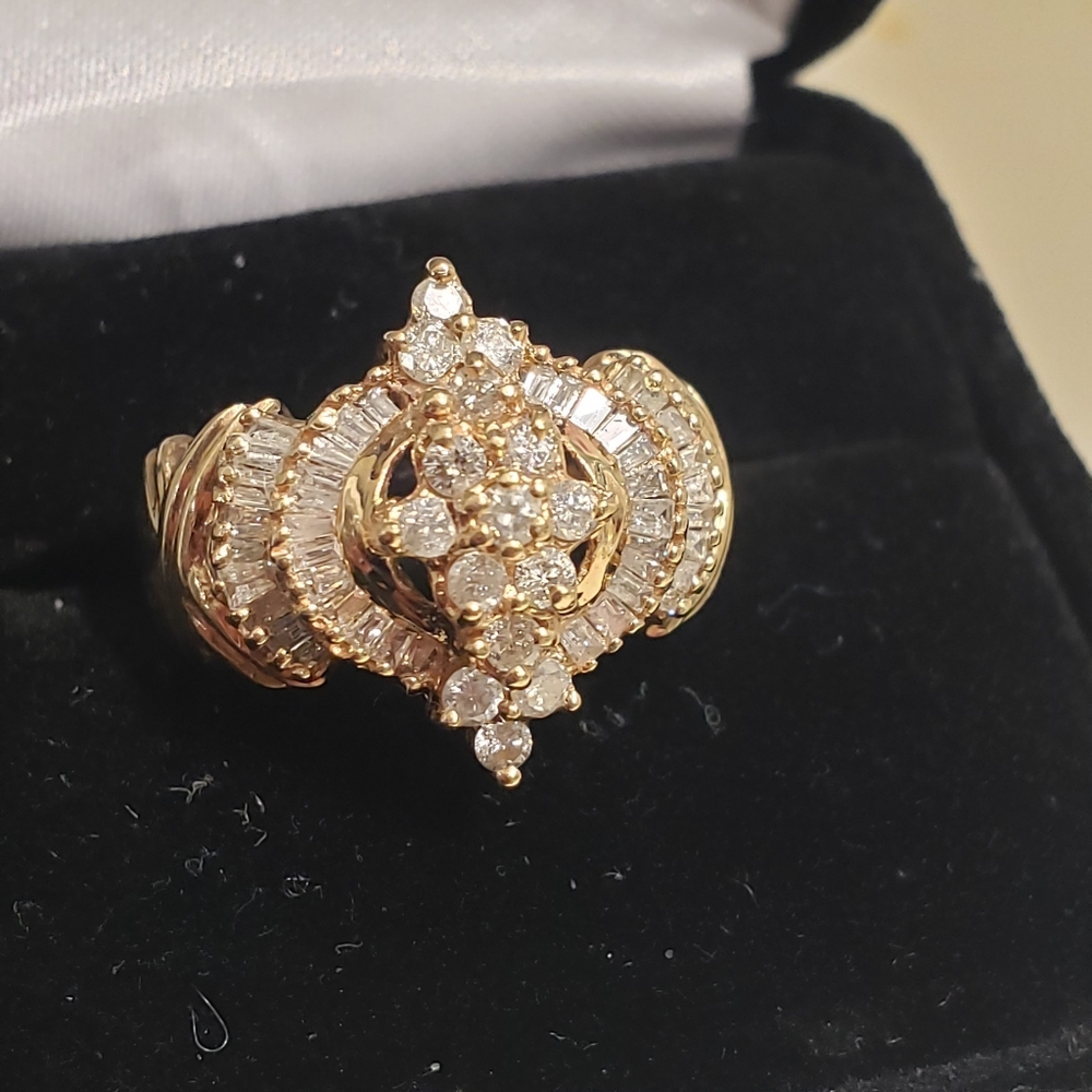 1.5 Ctt❤diamond cocktail ring 10k